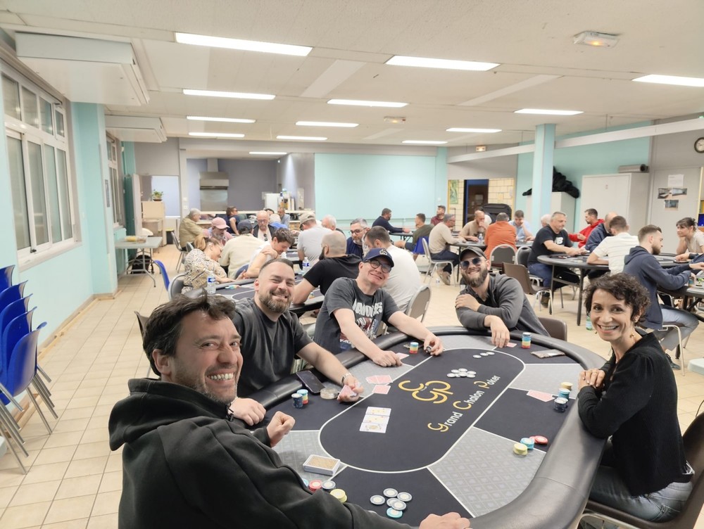 Ils ne sont pas malheureux à cette table, c'était avant que LA TOUR FL les bassine avec ces variantes